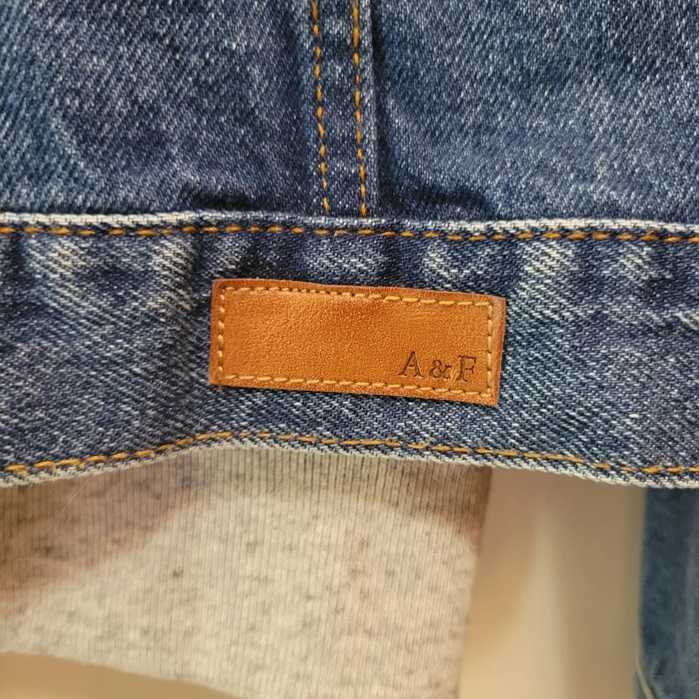 Abercrombie & Fitch Women's Denim Jacket Hoodie - Picture 4 of 5